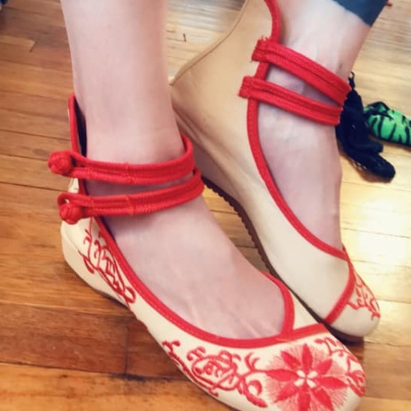 Womens white/red Chinese sandals, sz 7 - Picture 1 of 6
